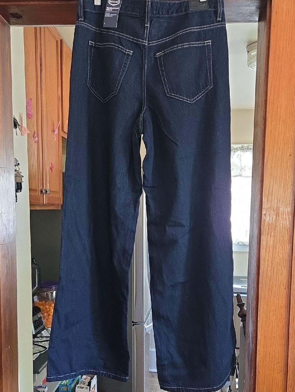 Classic Dark-Wash Scoop Jeans – Size 6 (32) - Picture 3 of 6